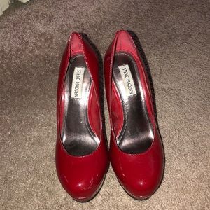 Deep red patent leather Pumps